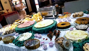 Tägliches inbegriffenes Frühstücksbuffet