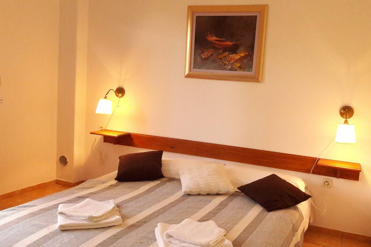 Studio, Garden View | 1 bedroom, iron/ironing board, free WiFi