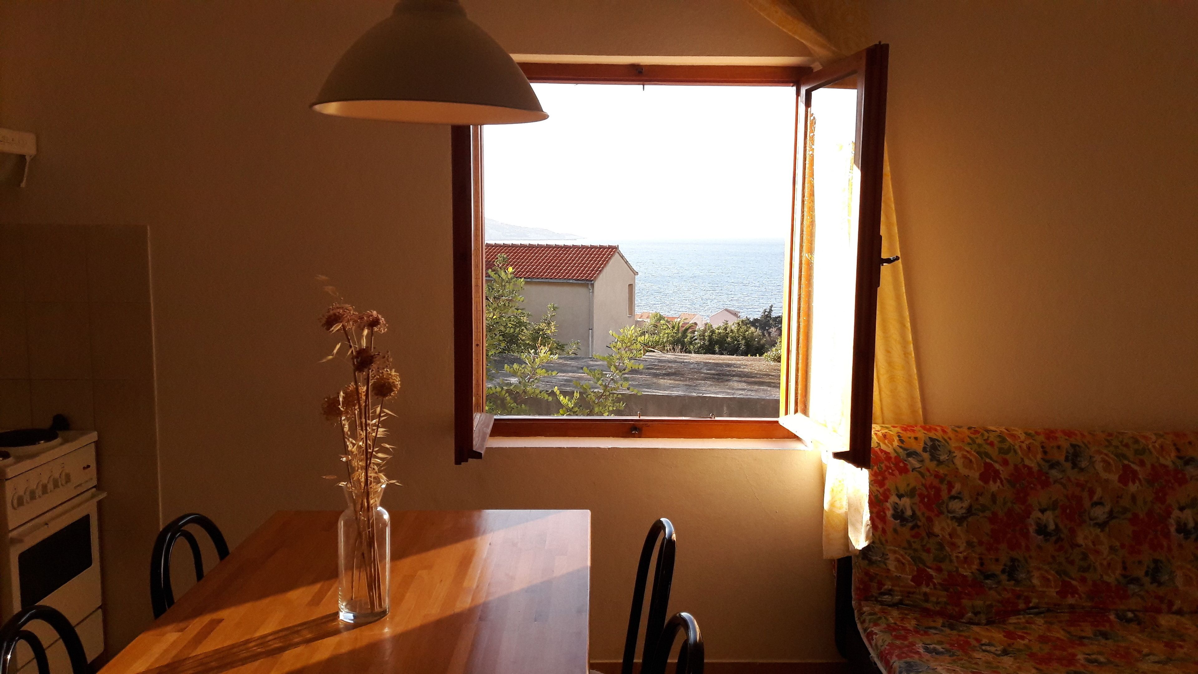 Deluxe Suite | Living area | LCD TV