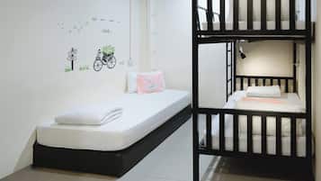 Triple Room with Private Bathroom | Free WiFi, bed sheets