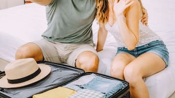 Standard Room, 1 King Bed, Shared Bathroom | Free WiFi, bed sheets