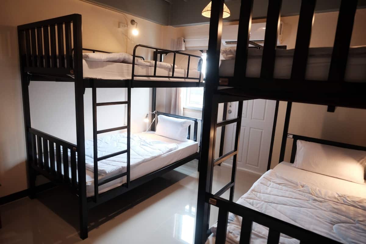 Quadruple Room with Shared Bathroom | Gratis wi-fi och sängkläder