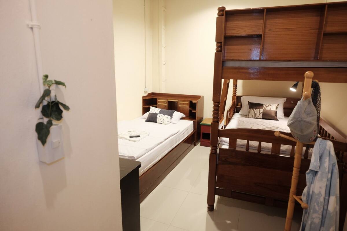 Triple Room with Private Bathroom | Gratis wi-fi och sängkläder