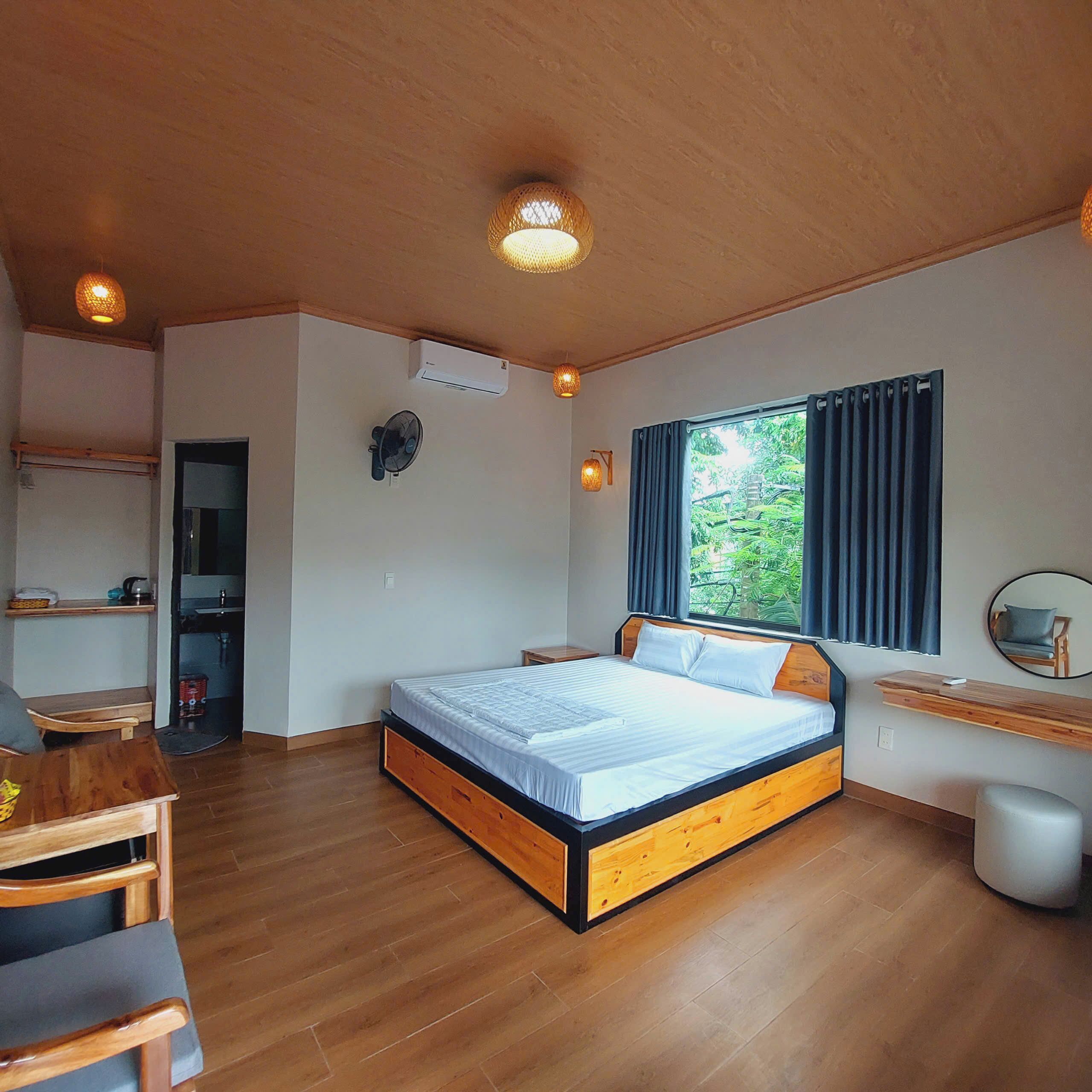 Quarto casal luxo | Frigobar, escrivaninha, quartos à prova de som, Wi-Fi de cortesia