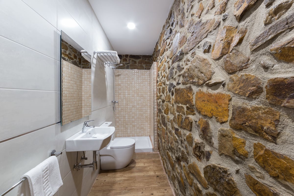 double room, balcony (103) | bathroom | free toiletries, hair dryer, towels