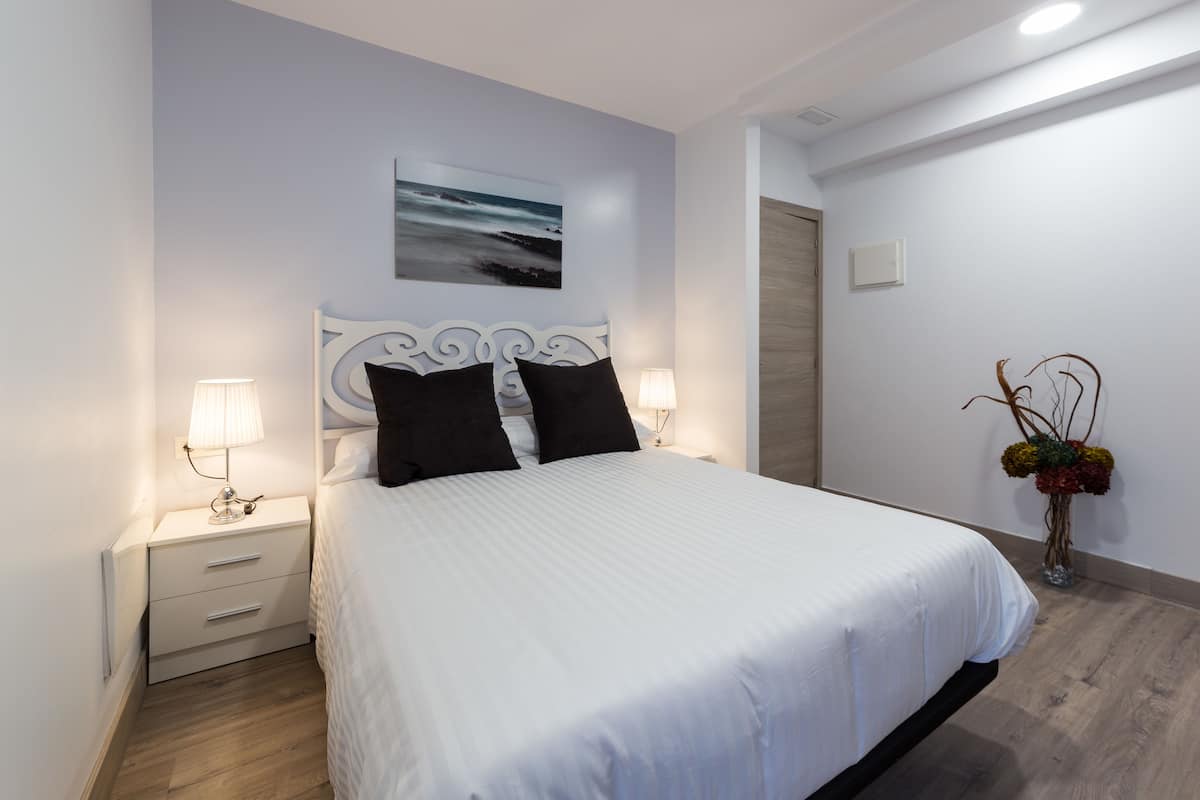 Chambre Double (104) | Literie de qualité supérieure, matelas mémoire de forme