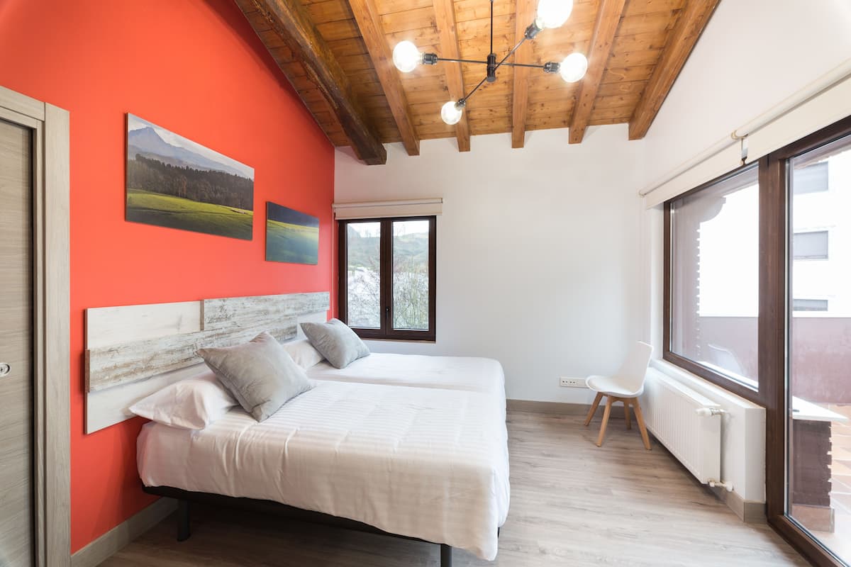 Chambre Double, accessible aux personnes à mobilité réduite, terrasse (201) | Literie de qualité supérieure, matelas mémoire de forme