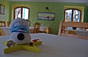 Desayuno buffet (EUR 3.0 por persona)