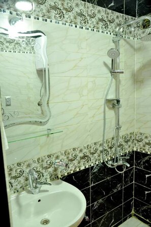 Bathroom shower - My Cairo Hotel (Cairo)