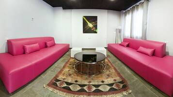 Coin salon dans le hall