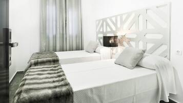 Bureau, fer et planche Ă  repasser, Wi-Fi gratuit, draps fournis