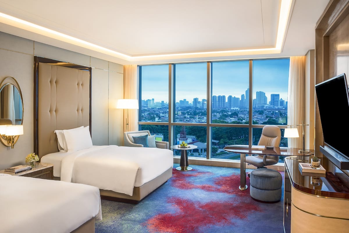 egyptian cotton sheets, premium bedding, down duvets, pillow-top beds