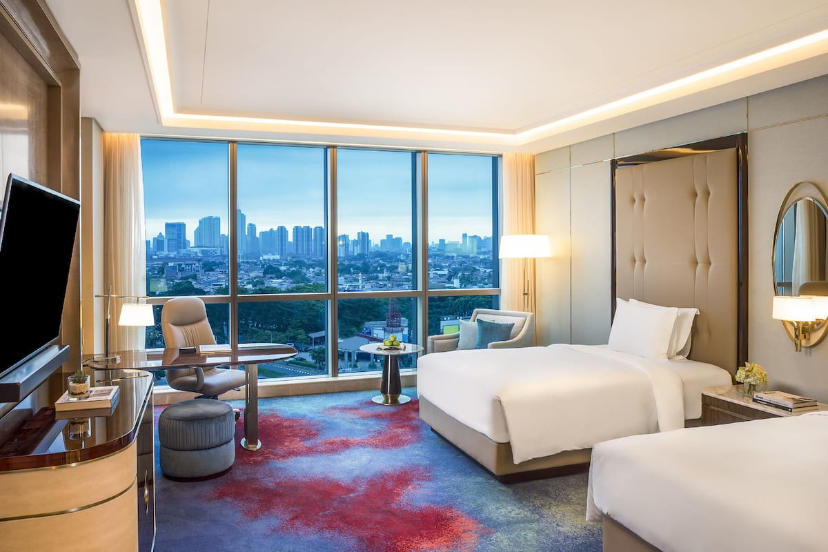 egyptian cotton sheets, premium bedding, down duvets, pillow-top beds