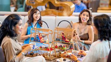 3 restaurants, international cuisine
