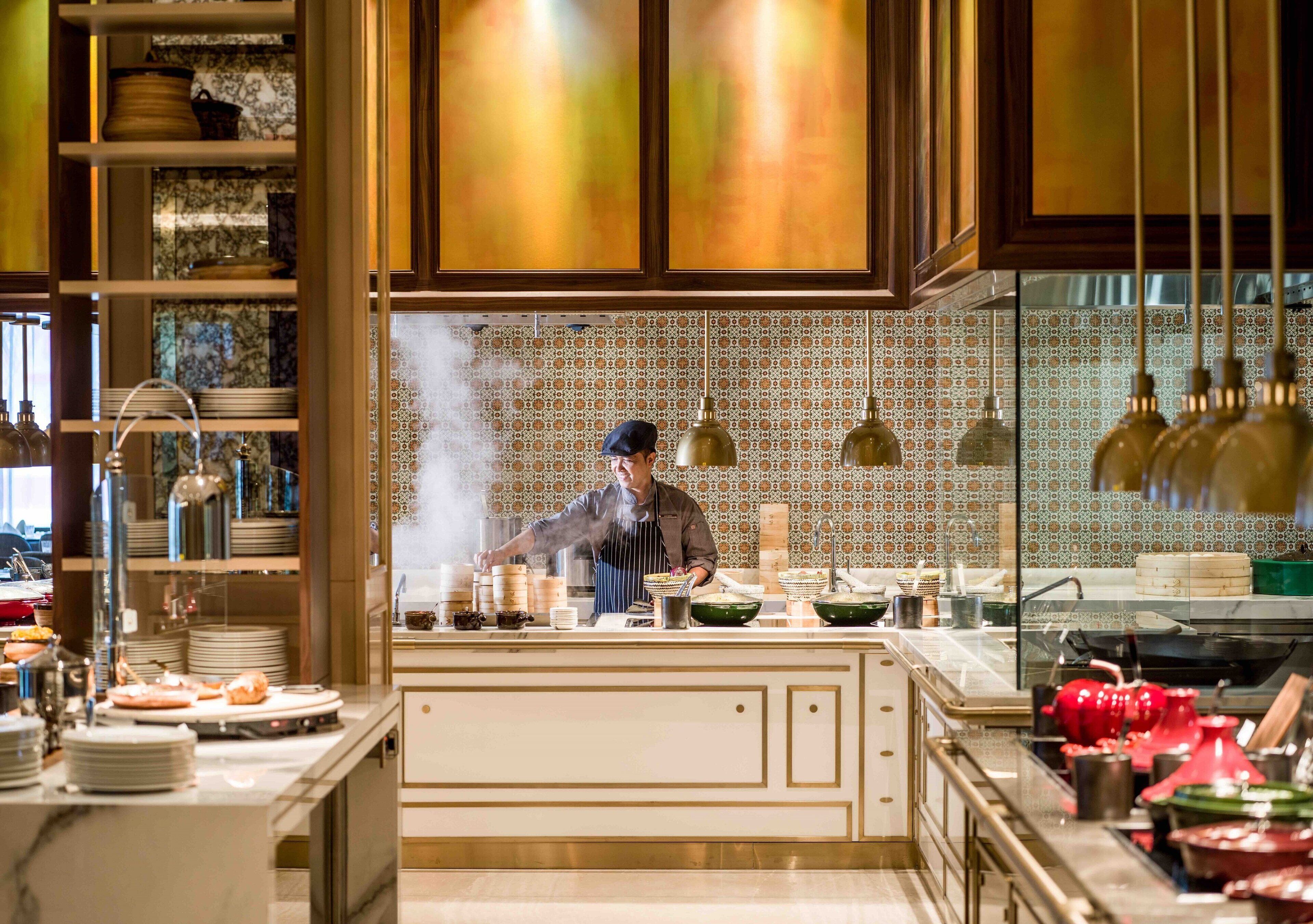 3 restaurants, international cuisine