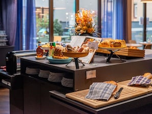 Daily buffet breakfast (EUR 17.50 per person)