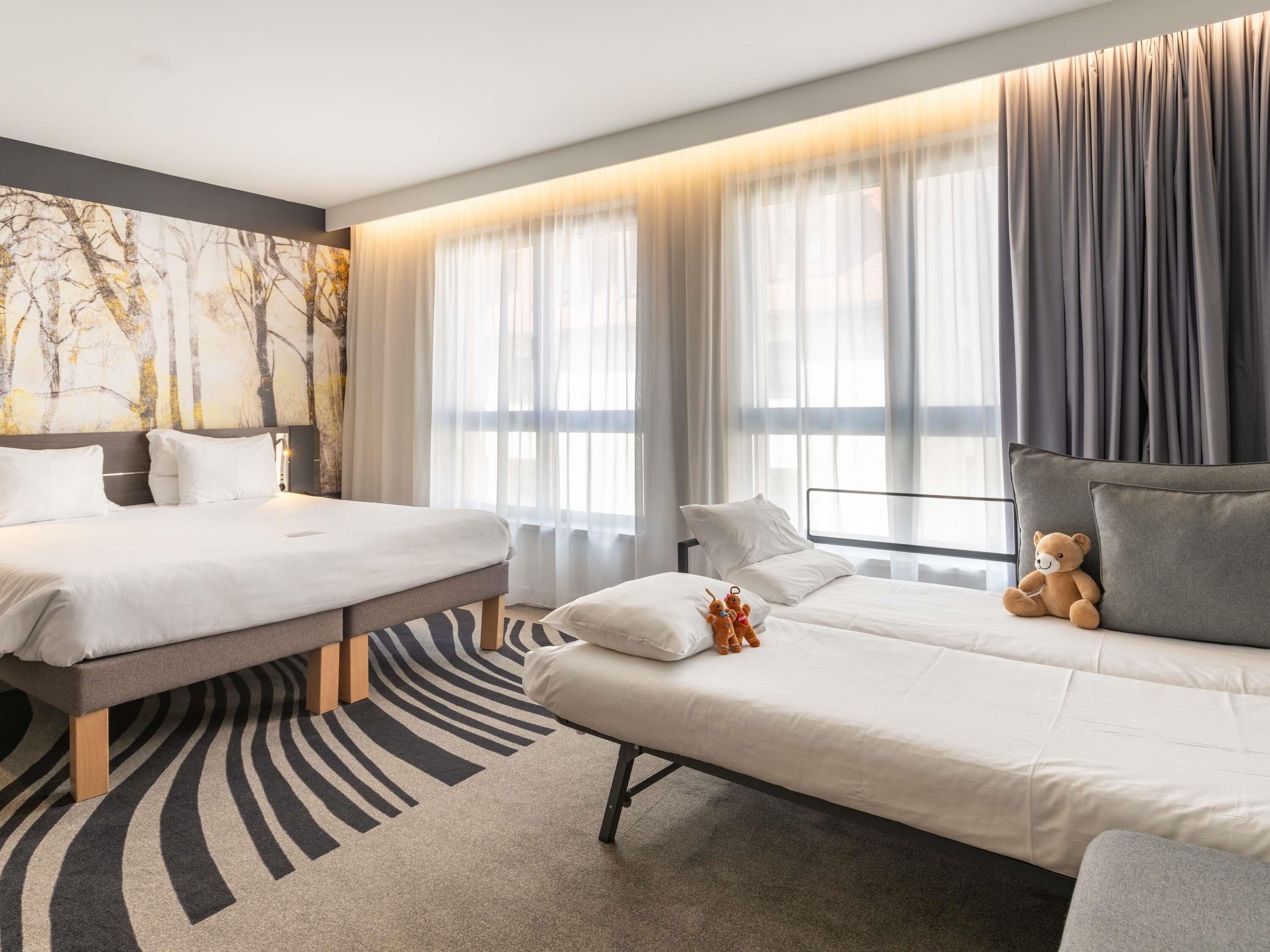 Executive Suite, Multiple Beds | Premium bedding, minibar, in-room safe, blackout drapes