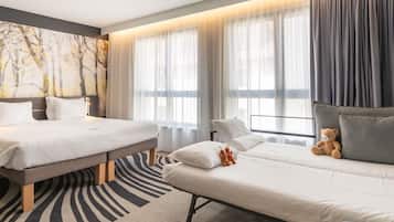 Executive Suite, Multiple Beds | Premium bedding, minibar, in-room safe, blackout drapes