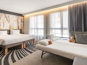 Executive Suite, Multiple Beds | Premium bedding, minibar, in-room safe, blackout drapes
