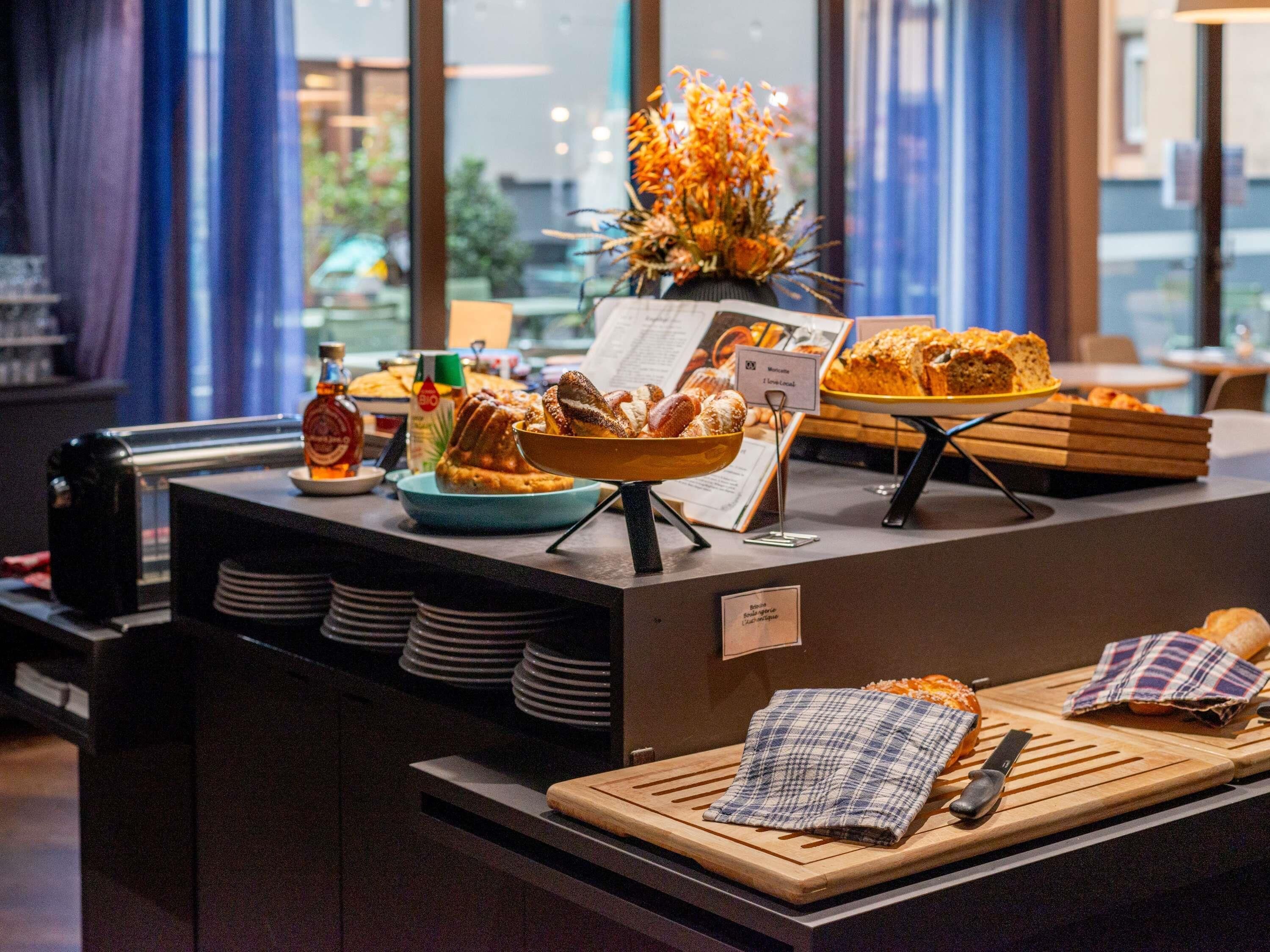 Daily buffet breakfast for a fee