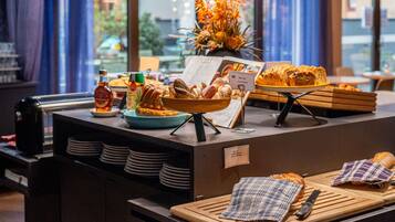 Daily buffet breakfast for a fee