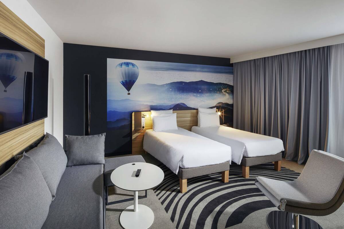 premium bedding, minibar, in-room safe, blackout curtains