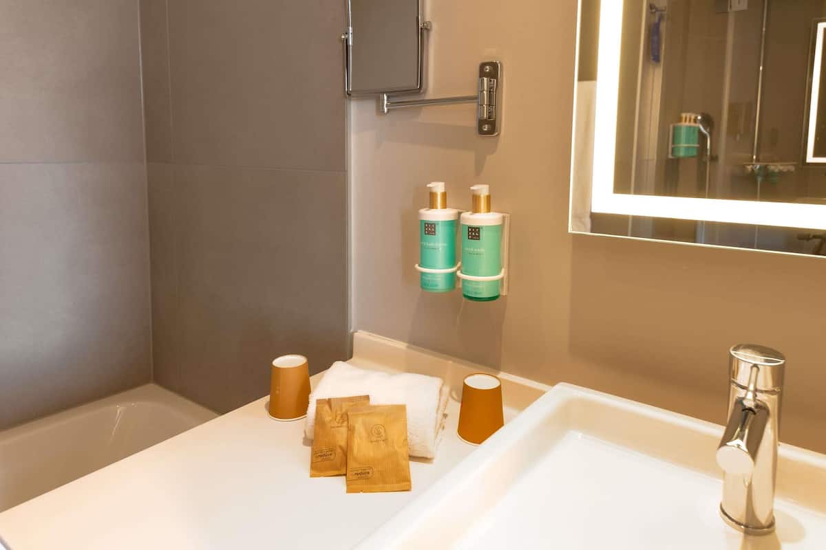 Suite Exécutive, 1 grand lit | Literie de qualité supérieure, minibar, coffres-forts dans les chambres