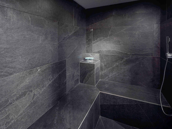 Couples treatment room(s), sauna, steam room, massages