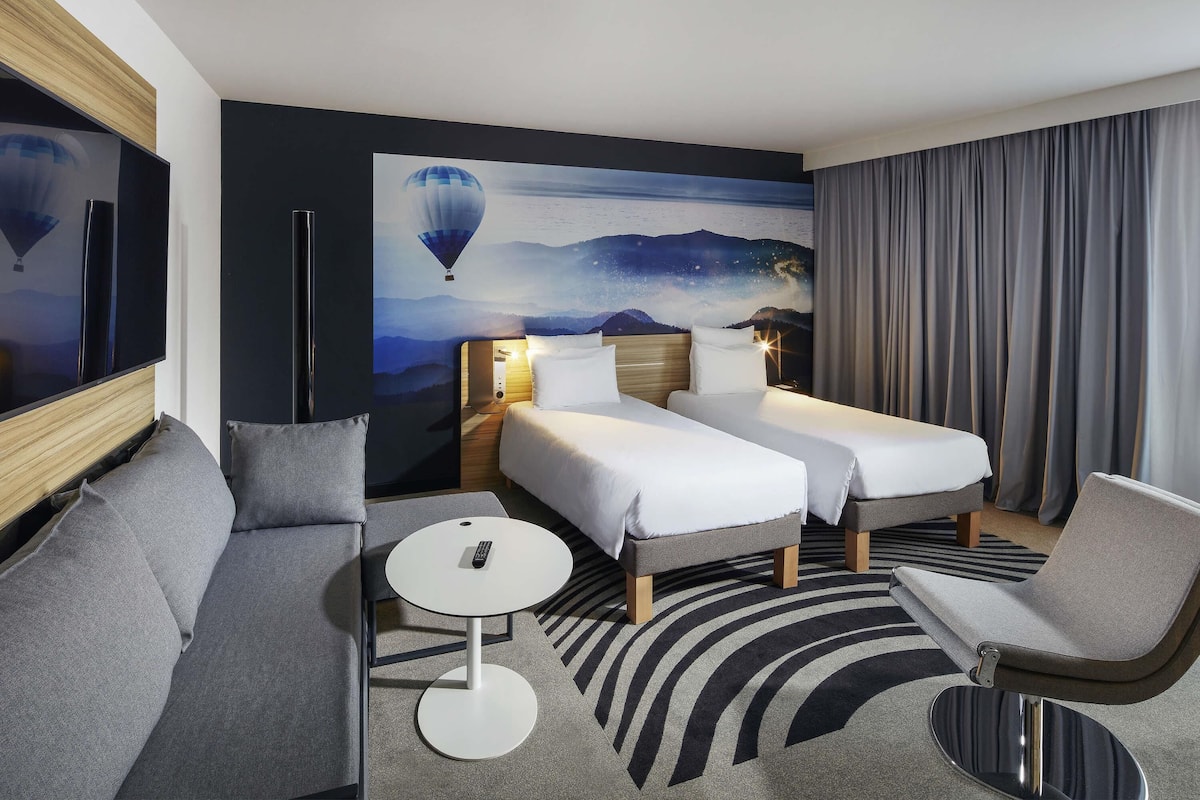 Hochwertige Bettwaren, Minibar, Zimmersafe, Verdunkelungsvorhänge