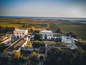 Vista frontal de la propiedad