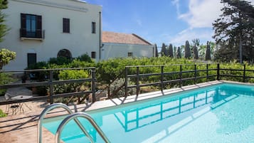 Outdoor pool, pool loungers