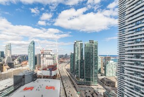 Deluxe-Apartment, 1 Schlafzimmer, Küche, Stadtblick | Blick auf die Stadt