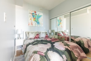 Apartamento luxo, 1 quarto, cozinha, vista para a cidade | Individualmente decorados, individualmente mobiliados, escrivaninha