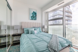 Apartamento exclusivo, 1 cama Queen e sofá-cama, vista para o lago | Individualmente decorados, individualmente mobiliados, escrivaninha