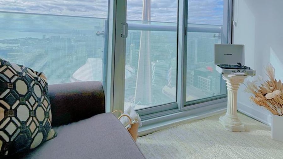 GLOBALSTAY. Maple Leaf Square