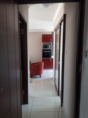Family Apartment, Club lounge access | 1 bedroom, premium bedding, individually decorated, desk - MafKing Apartments (Maun)