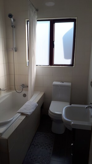 Family Apartment, Club lounge access | Bathroom