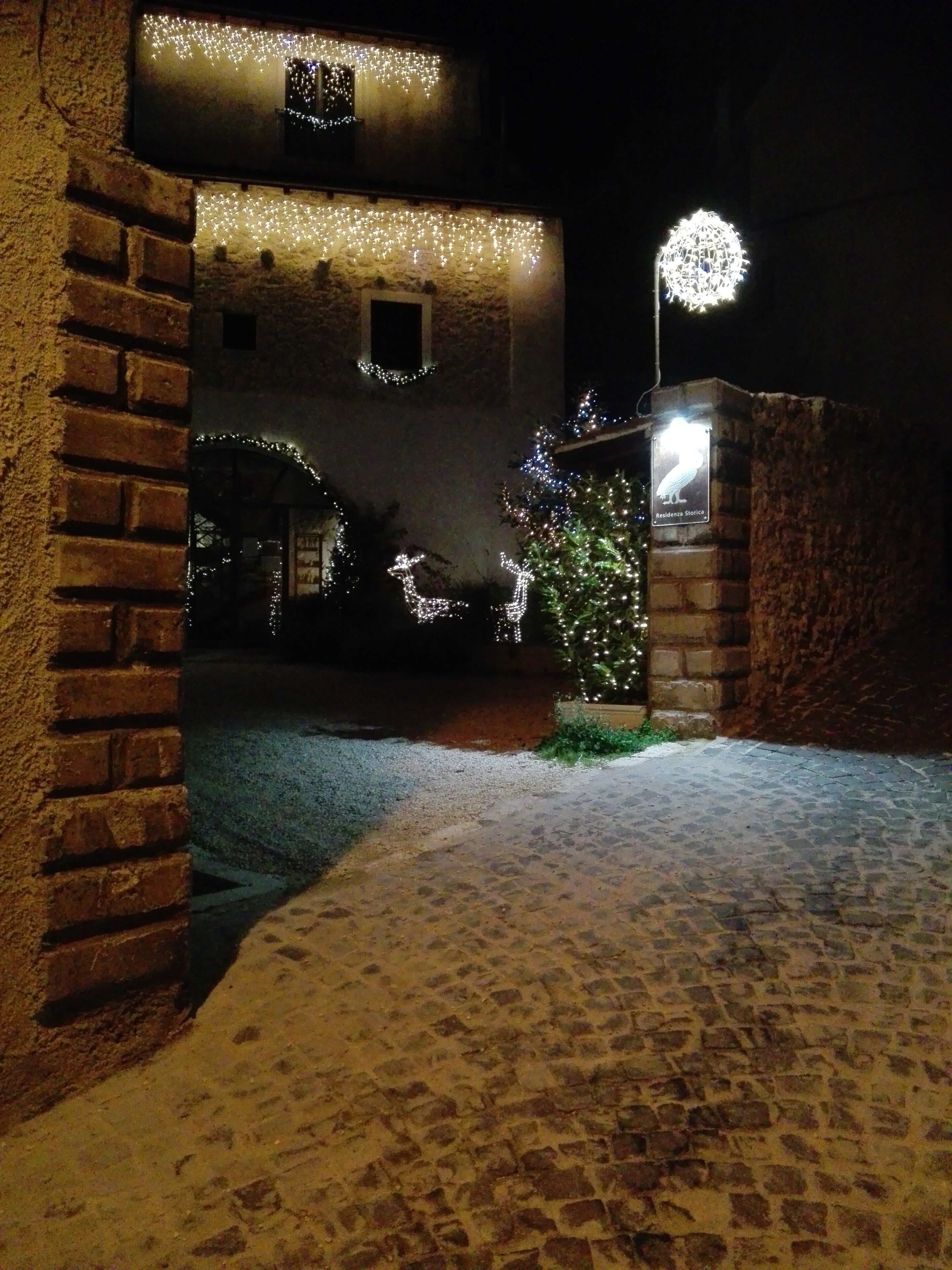 Fassade der Unterkunft – Abend/Nacht