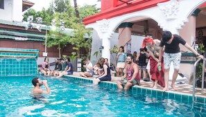 Outdoor pool - Royal Night Bazaar Hotel (Chiang Mai)