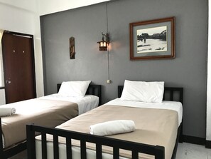 Basic Twin Room | Free WiFi - Royal Night Bazaar Hotel (Chiang Mai)