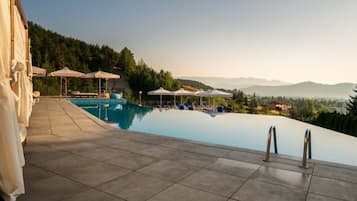 Indoor pool, 2 outdoor pools, sun loungers