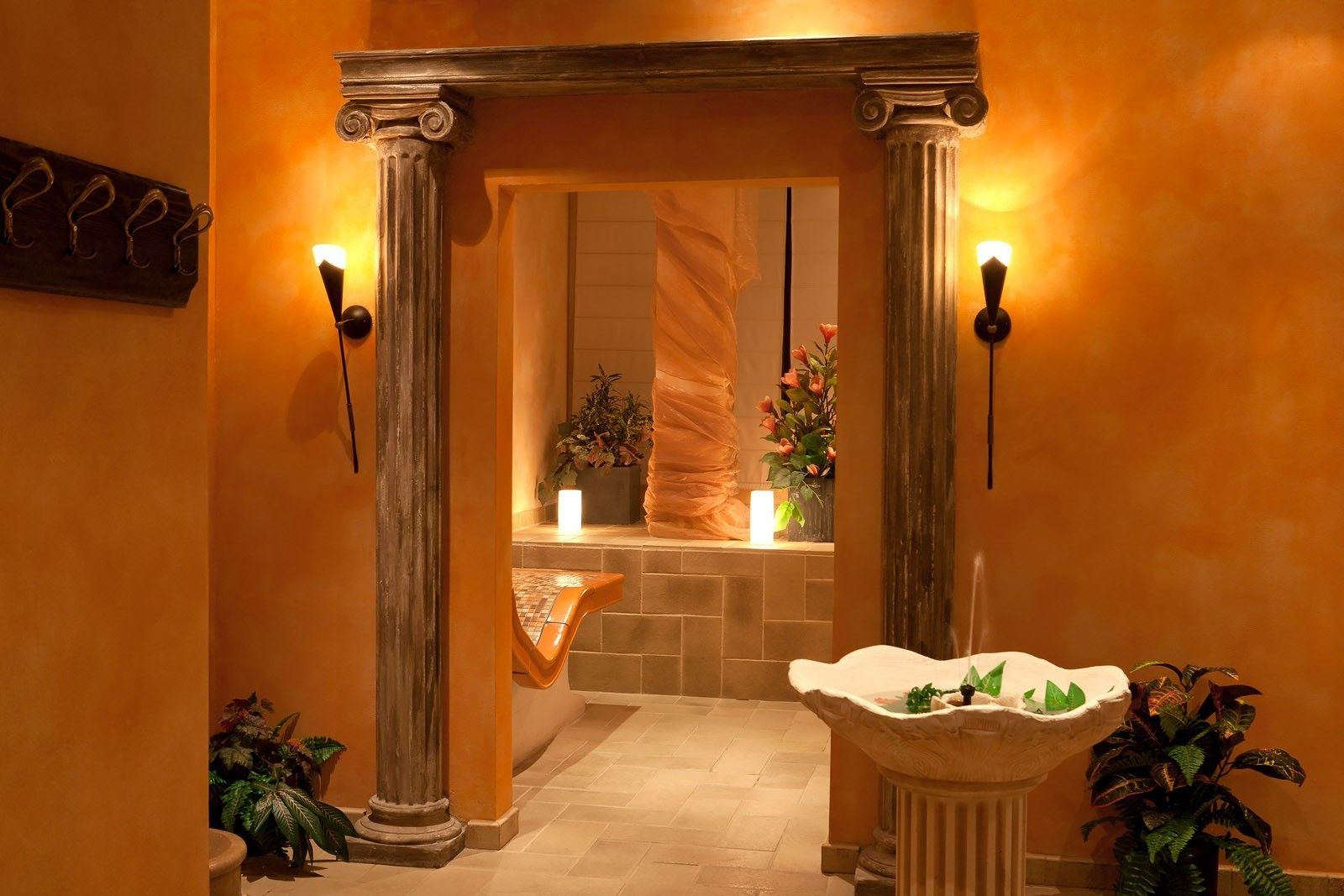 Vartalohoitoja, vartalokääreitä, vartalon kuorintoja, kasvohoitoja