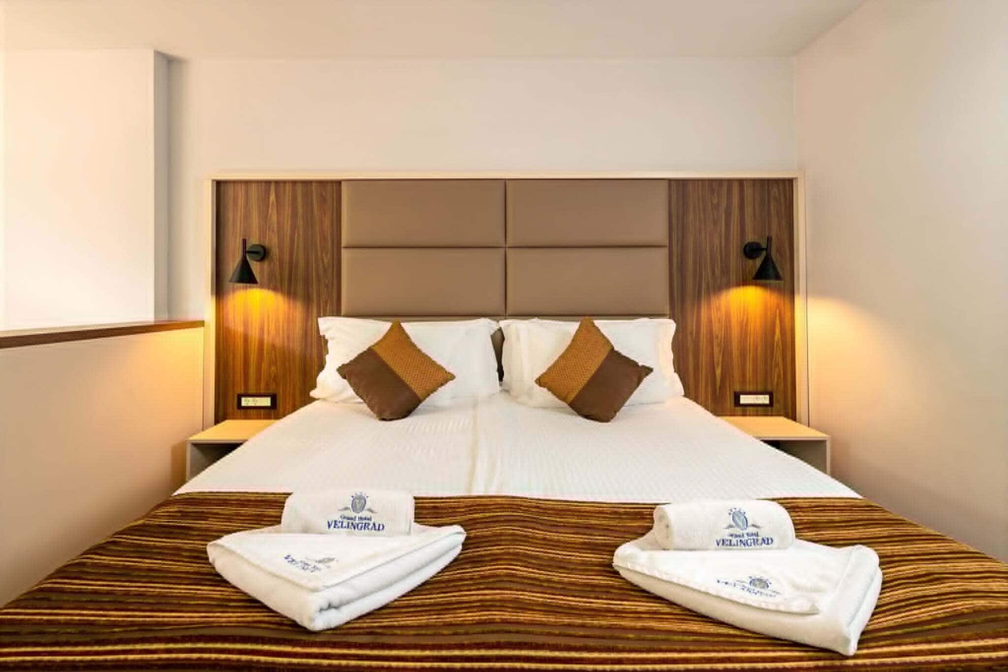 Deluxe Double Room, Pool View | Minibar, in-room safe, desk, blackout curtains
