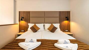 Deluxe Double Room, Pool View | Minibar, in-room safe, desk, blackout curtains