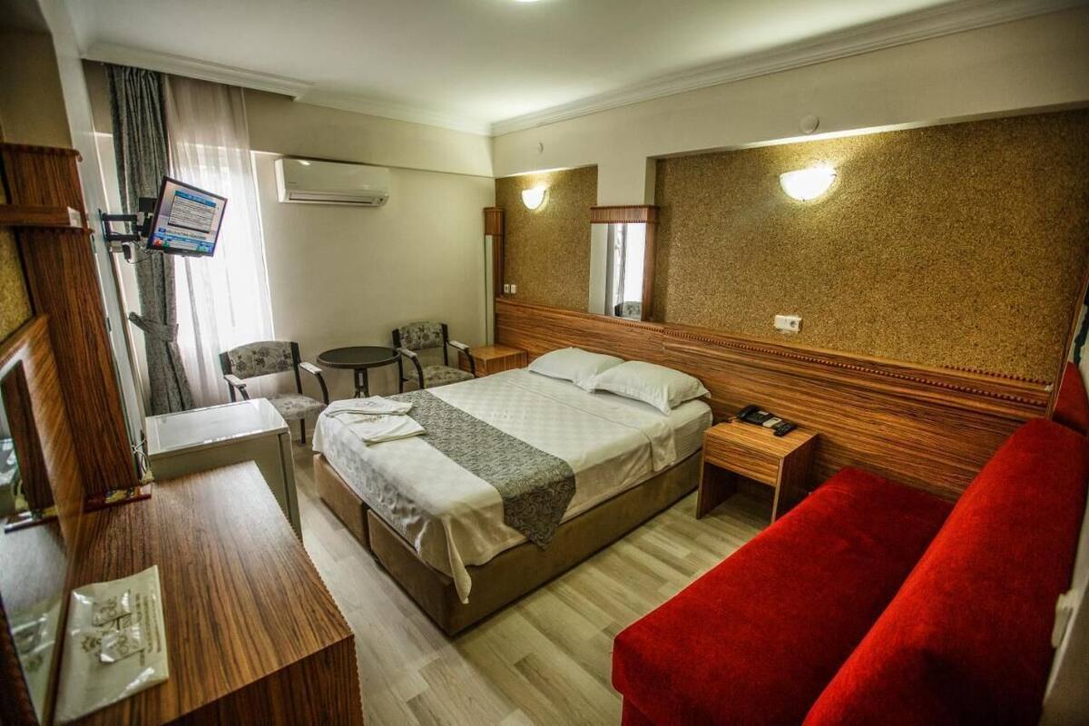 Tek Büyük Yataklı Oda | Kaliteli yatak takımı, memory foam (visko elastik) yatak, minibar