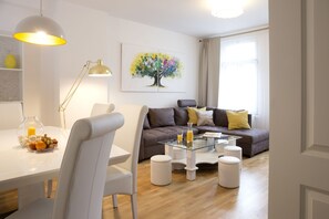 Executive Apartment, Private Bathroom (Eutritzscher Straße 8) | 1 bedroom - Leon Apartments (Leipzig)
