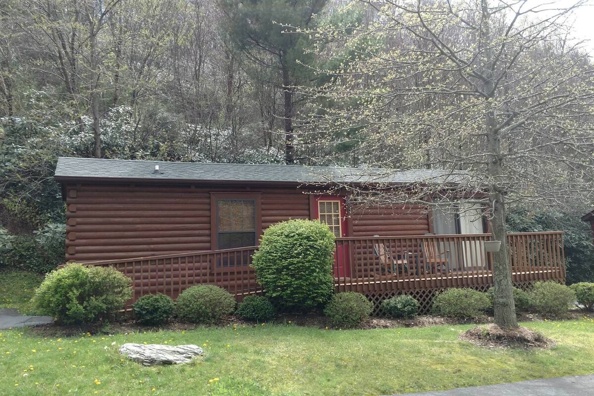 Senior Cabin, 1 Queen Bed with Sofa bed, Accessible, Kitchen (No Hot Tub) | Bed sheets