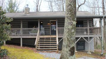 Cabin, 2 Bedrooms, 2 Bathrooms, Mountainside (No Hot Tub) | Front of property