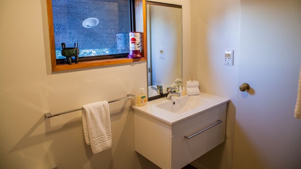 Unclassified image, 1 of 26, button - Queenstown Lakeview Holiday Home (Queenstown)