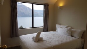 Vila executiva, 3 quartos, vista para o lago | 3 quartos, roupas de cama premium, escrivaninha